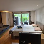 Stylish 1br Apt- Garden, Terrace & Easy شقة